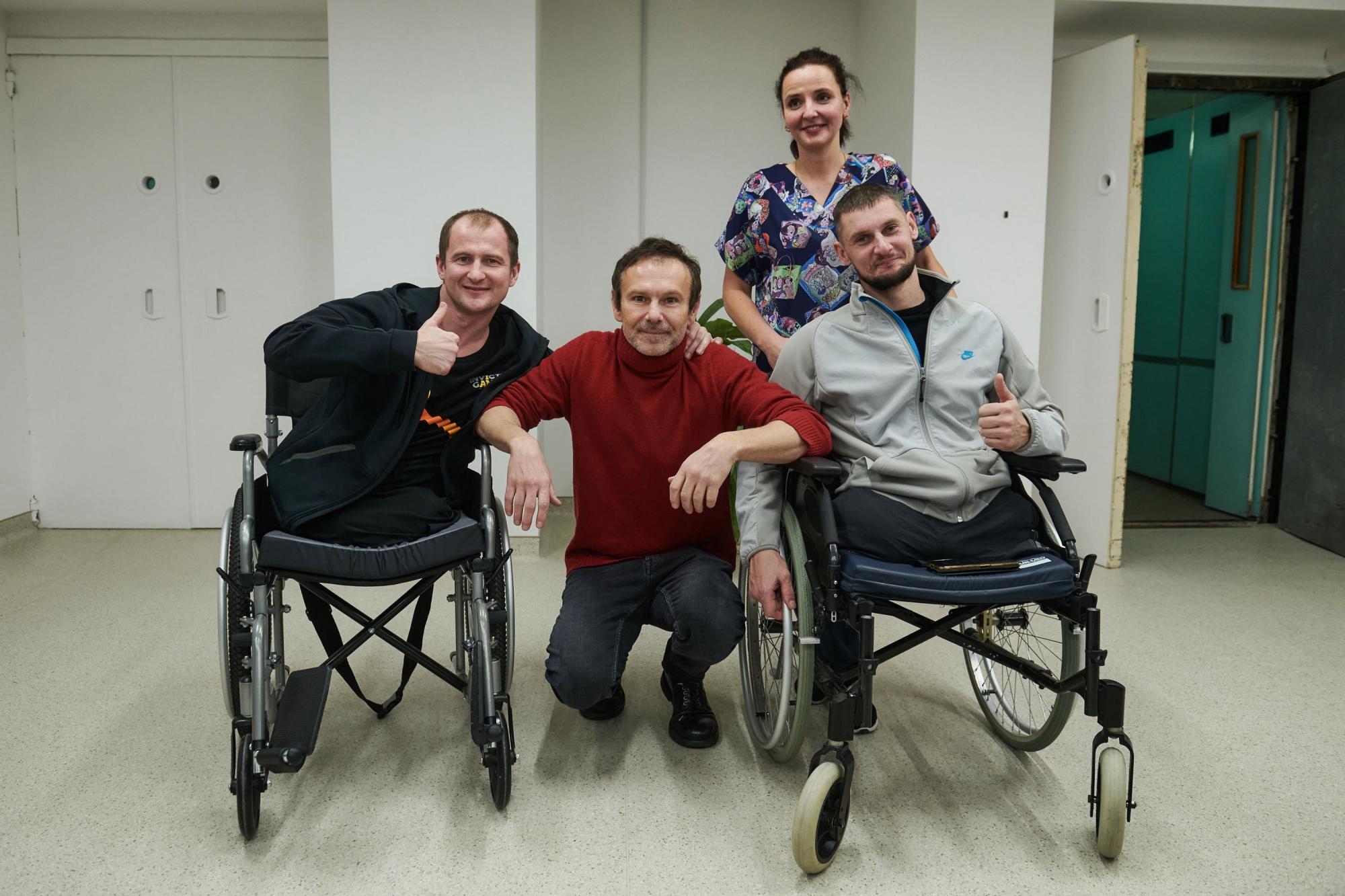 Вакарчук зіграв несподіваний концерт для військових: душевні фото і відео